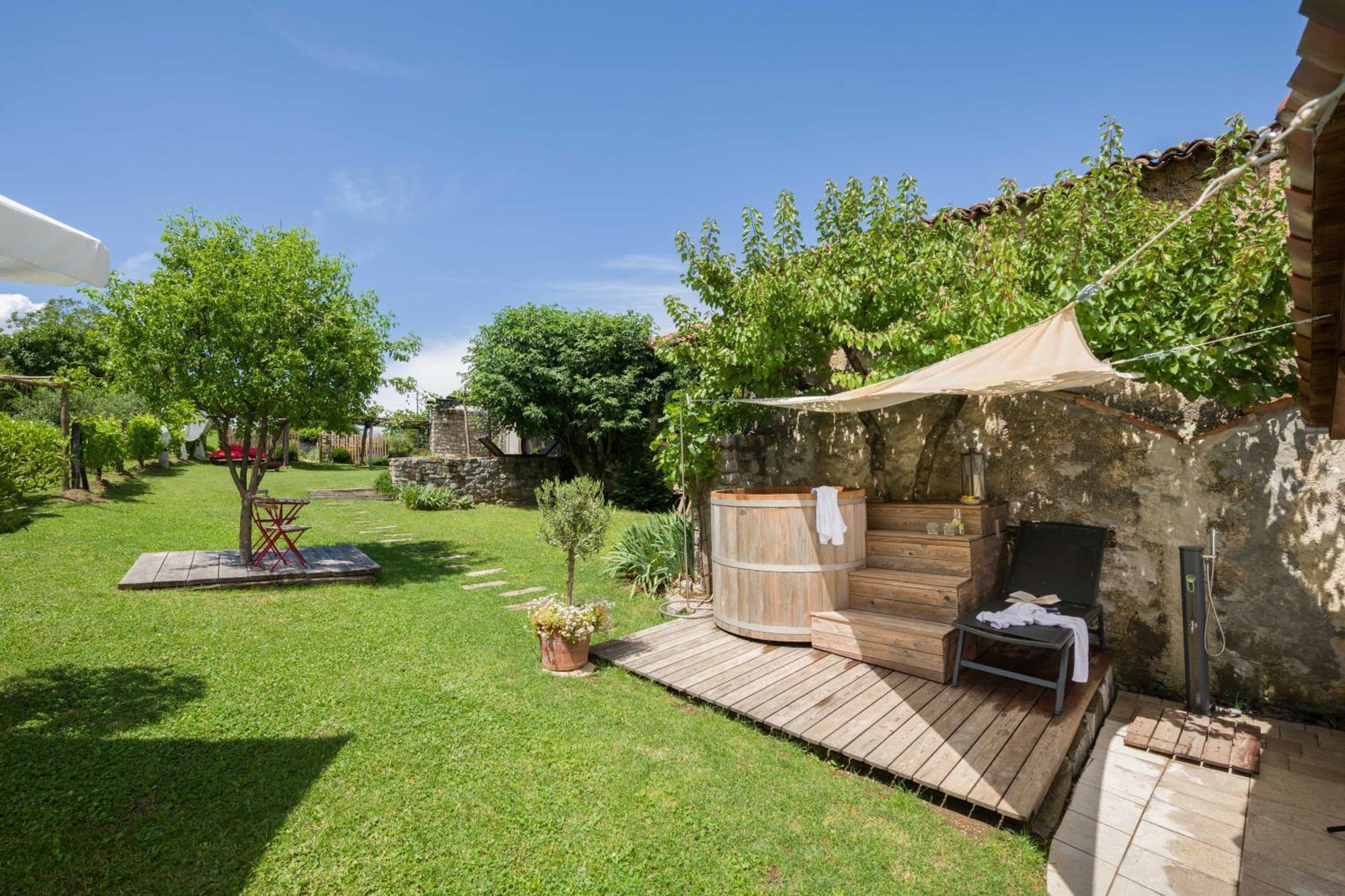 Villa Artes With Free Hot Tub & Sauna Branik Exteriör bild