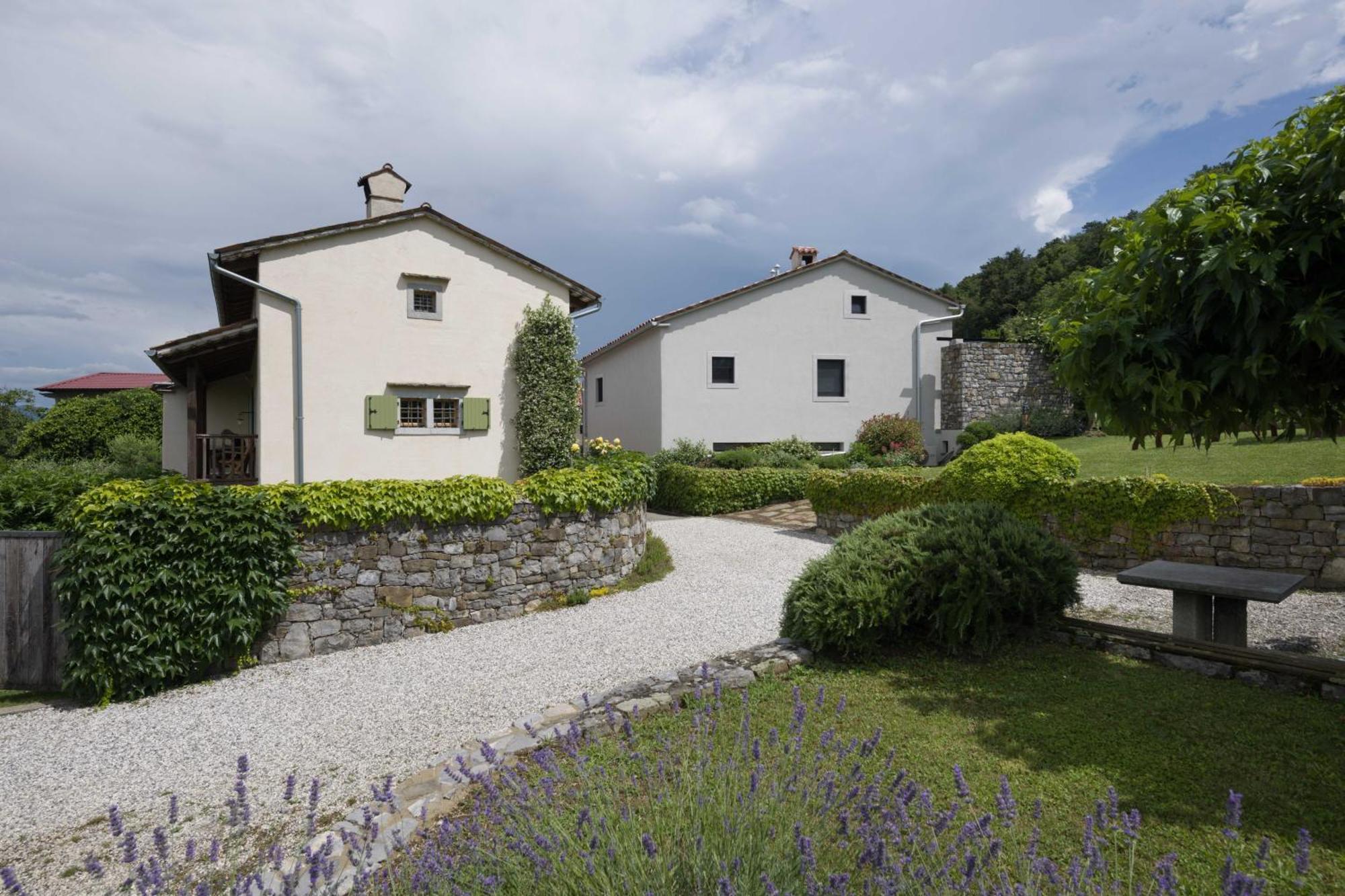 Villa Artes With Free Hot Tub & Sauna Branik Exteriör bild