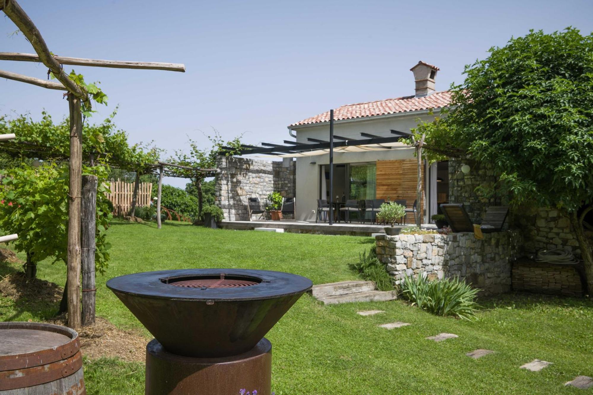 Villa Artes With Free Hot Tub & Sauna Branik Exteriör bild