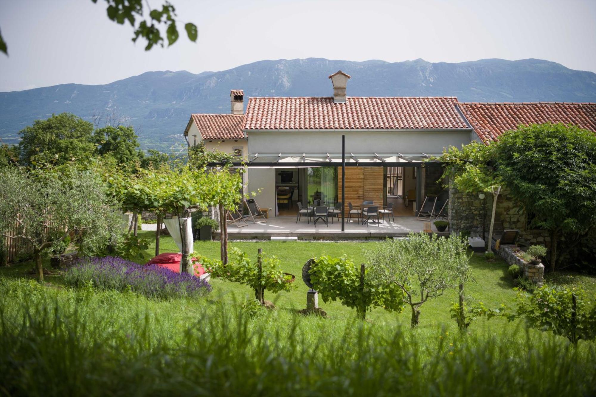 Villa Artes With Free Hot Tub & Sauna Branik Exteriör bild